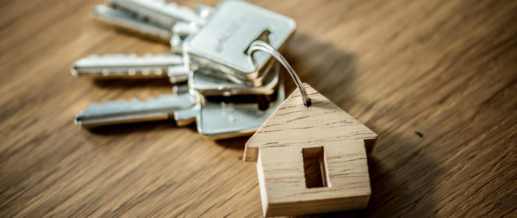 WOLNE MIEJSCA W AKADEMIKU ZA KOLUMNAMI